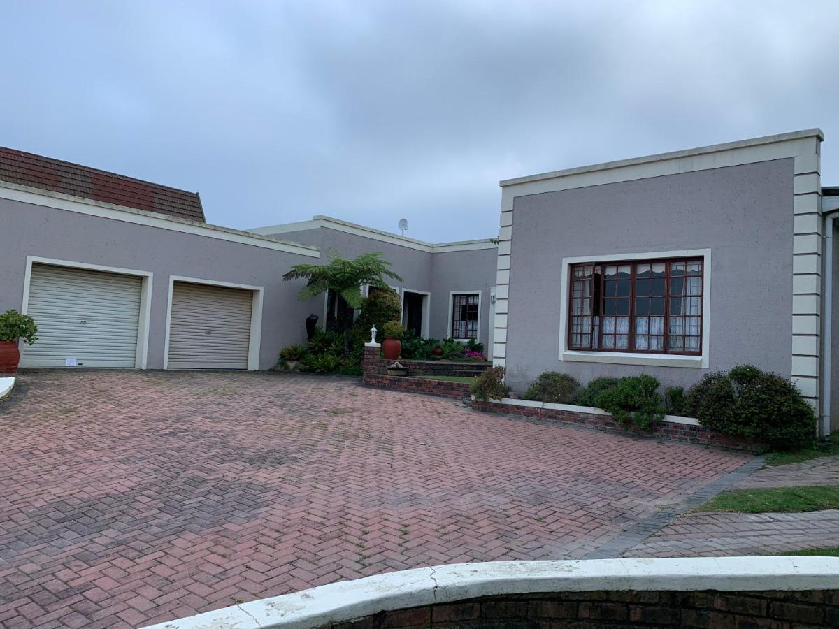 Green Pastures Guesthouse George Bagian luar foto